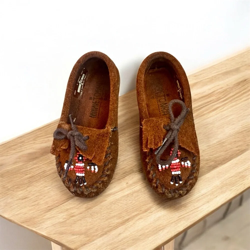 Minnetonka Kids Moccasins with Beaded Design. Size 9